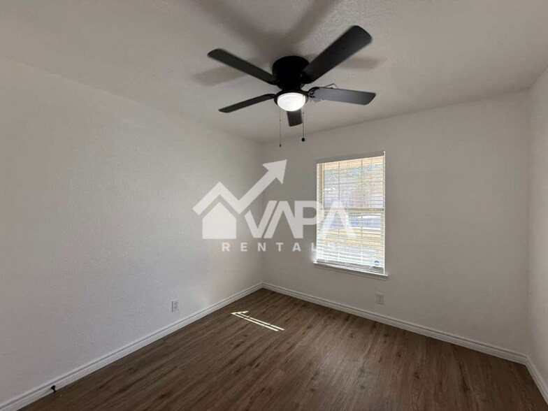 Building Photo - 9159 Everton