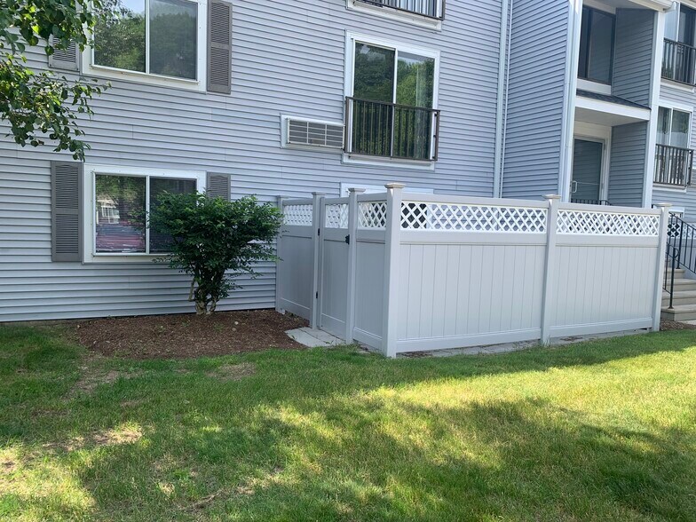 Building Photo - 6 Village Rock Ln