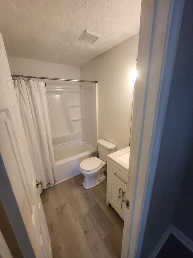 Building Photo - Beautiful Waterfront 2 Bed / 2 Bath Condo in Downtown Norfolk – $1,800/month