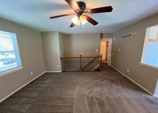 Building Photo - Spacious Split Level Duplex in Lee’s Summit!