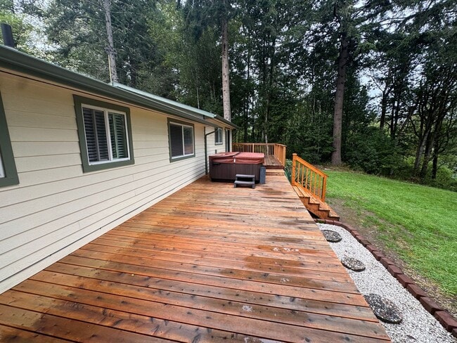 Building Photo - River Front Property