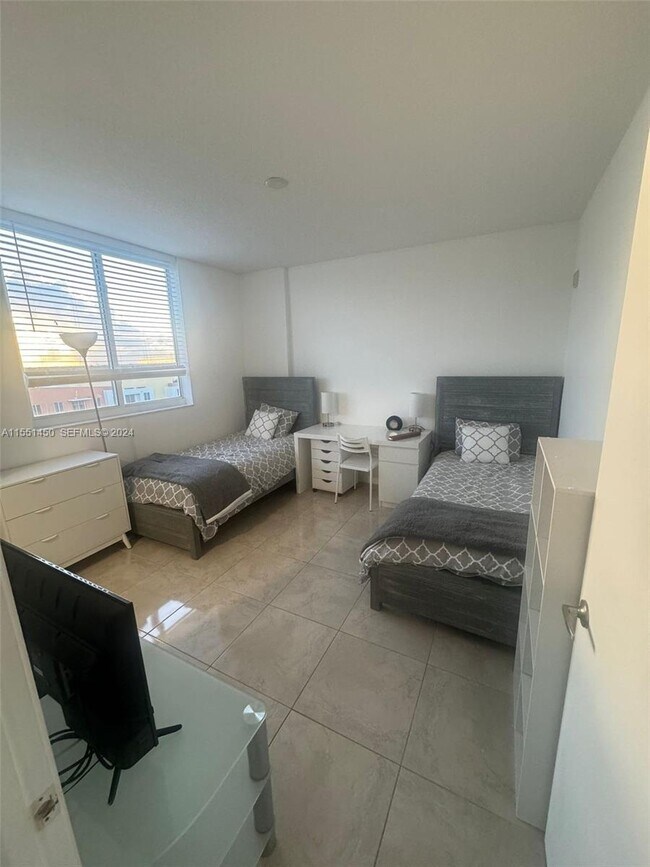 Building Photo - 18800 NE 29th Ave