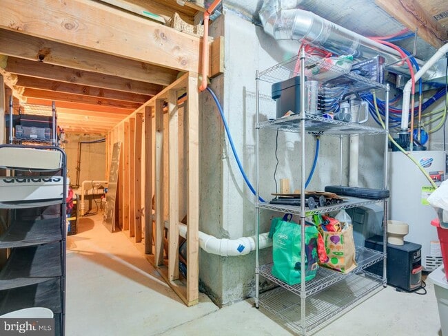 Building Photo - 1118 Dunton St