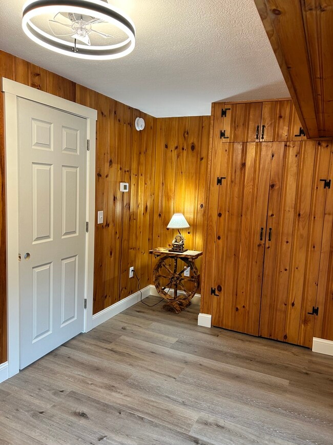 Building Photo - 169 Log Cabin Rd