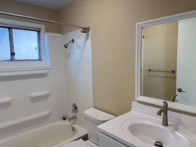 Building Photo - 1114 N University Dr