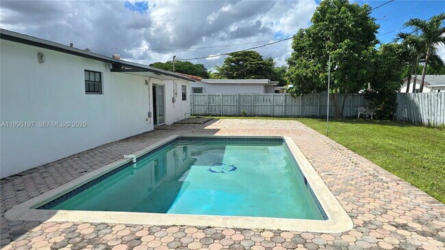 Building Photo - 9332 SW 27th St