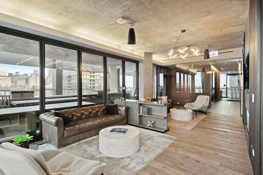 Building Photo - 1418 W Fulton St