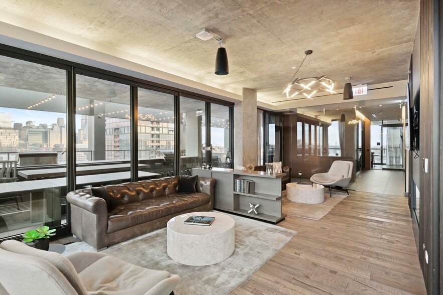 Building Photo - 190 N Ada St