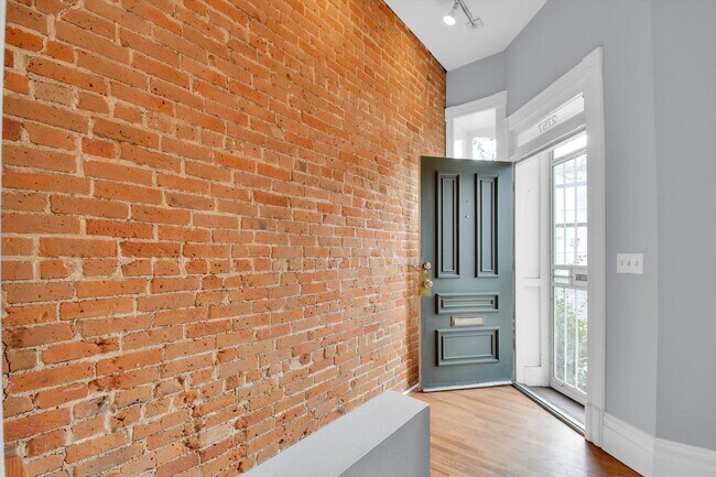 Building Photo - Architecturally Stunning Curtis Park Townhome With Historic Charm
