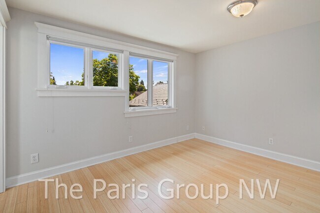 Building Photo - Exceptional Green Lake 3BR * Gorgeous In &...