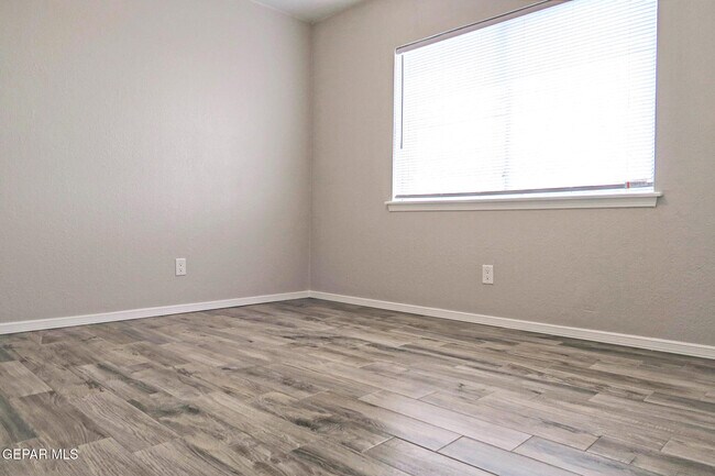Building Photo - 5198 Viceroy Dr