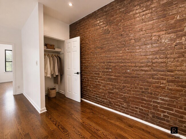 Building Photo - 262 Quincy St