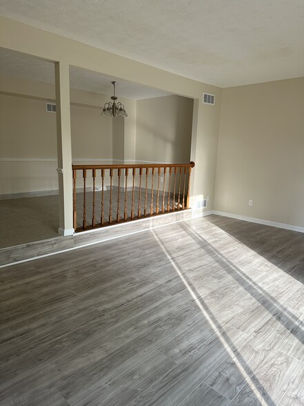 Building Photo - 117 Oak Moore Ct