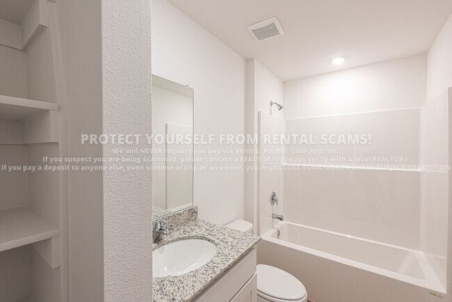 Building Photo - 420 Reagan St