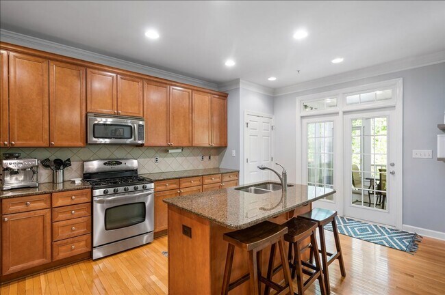 Building Photo - Townhouse in Lake Hogan Farms - 4 bedrooms - Amenities include community pool, tennis and playground