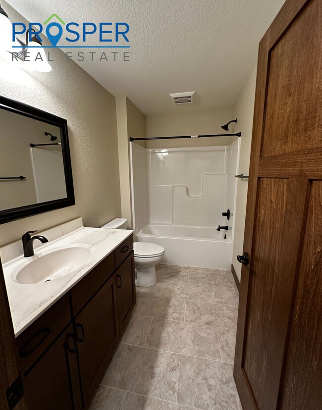 Building Photo - Charming 2-Bedroom, 2-Bathroom Apartment i...
