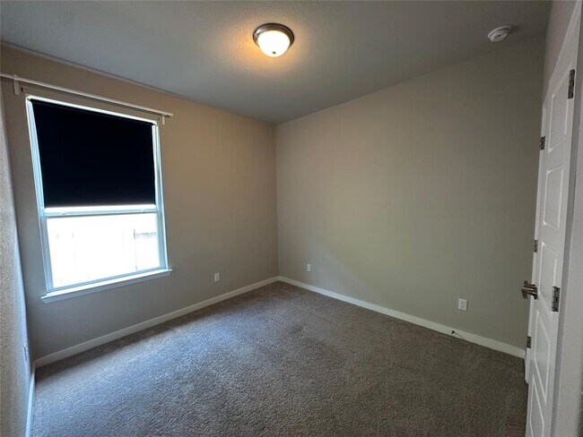 Building Photo - 441 Saturnia Dr