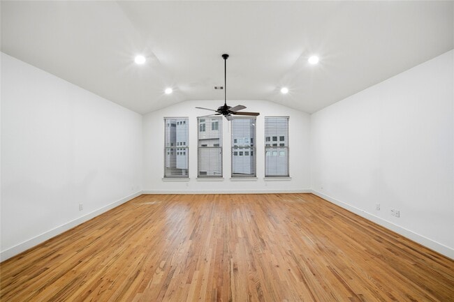 Building Photo - 2323 Sperber Ln