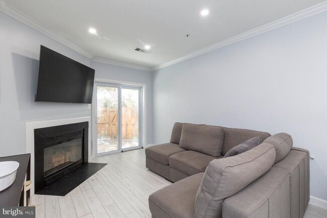 Building Photo - 255 S Pickett St