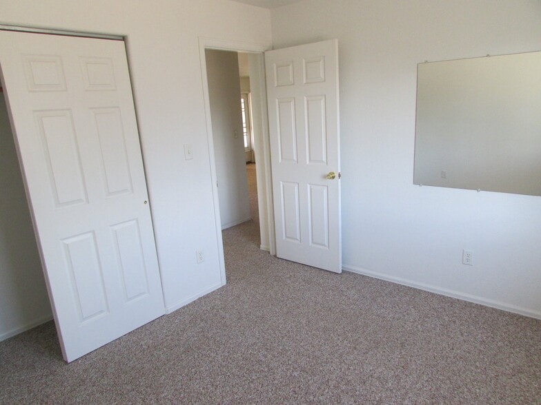 Building Photo - 1241 Tara Dr