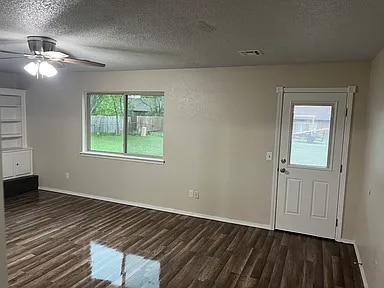 Building Photo - 1006 Tyler Ave NW