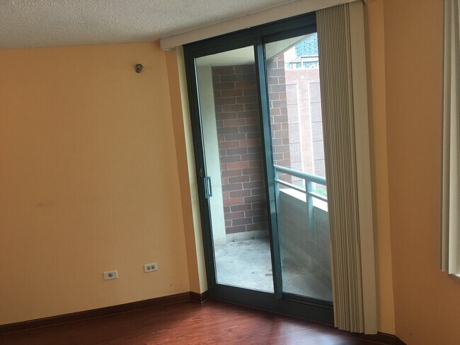 Building Photo - 440 N McClurg Ct