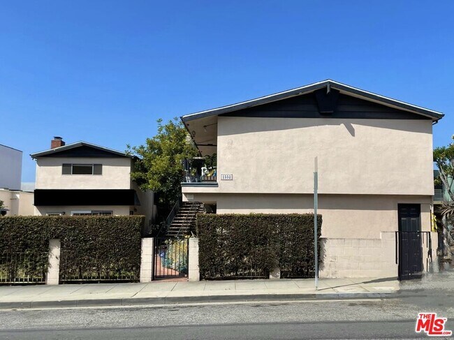 Building Photo - 1552 Berkeley St