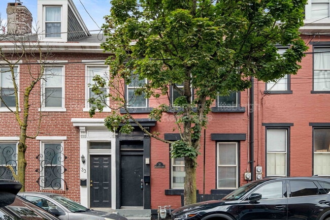 Building Photo - 31 Miltenberger St