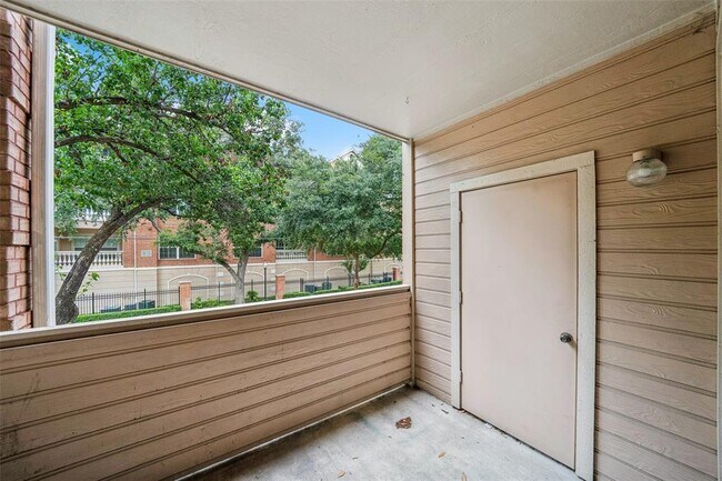 Building Photo - 2111 Welch St