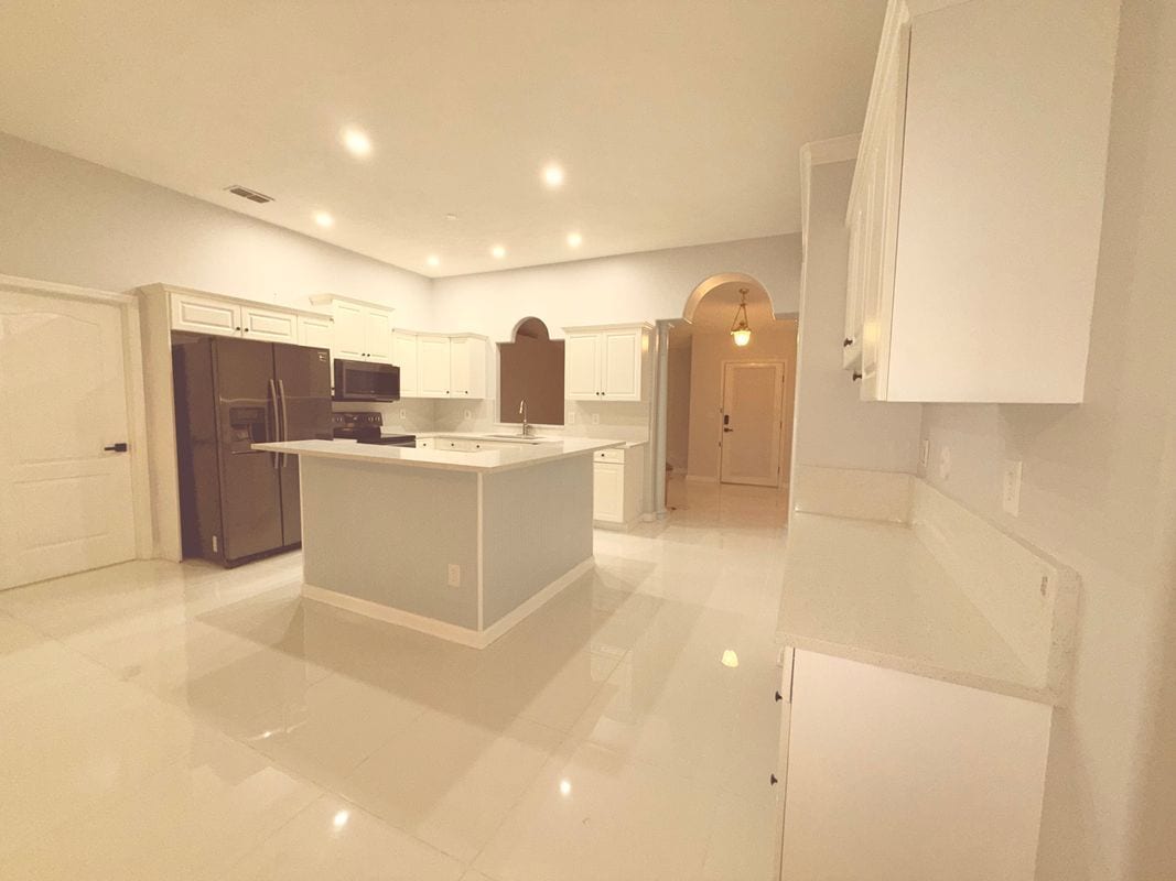 Building Photo - 465 Haversham Rd