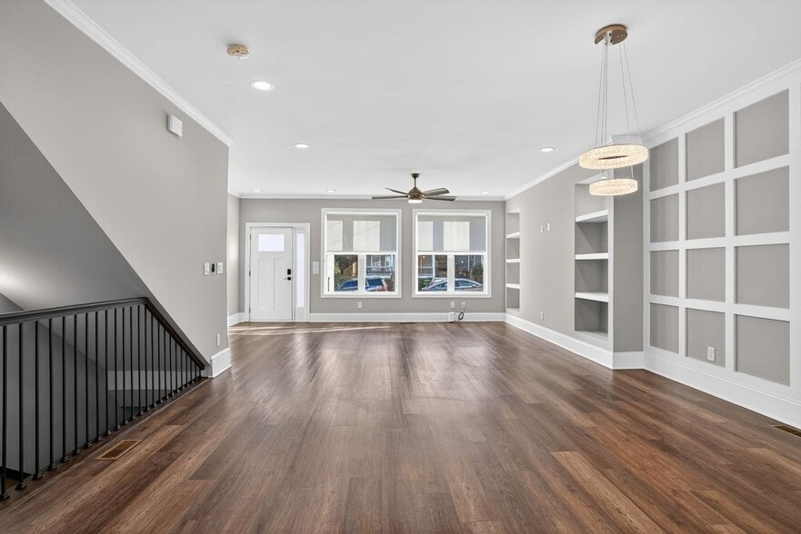 Building Photo - 166 Vanira Ave SE