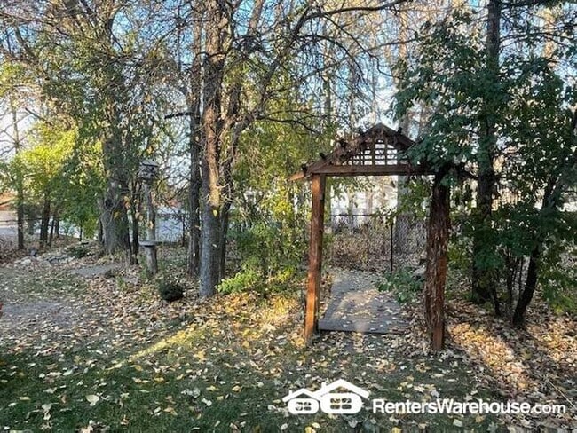 Building Photo - Unique 5BR/4BA 5 Level Home Available 11/4!