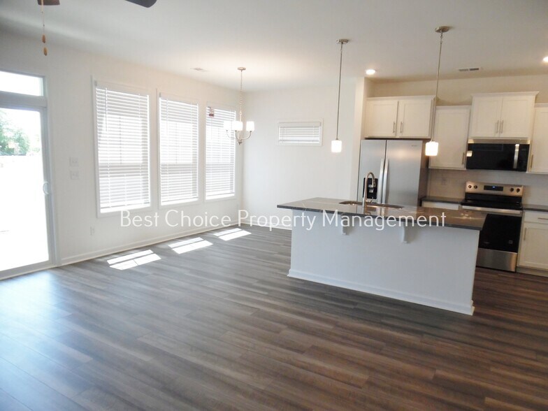 Building Photo - 245 Brown Cir