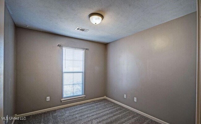 Building Photo - 121 Millhouse Drive