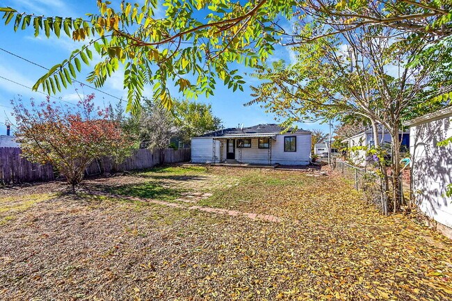 Building Photo - $1,995 - 3 Bed, 1 Bath Newly Updated Home In Denver with Fenced in Yard!