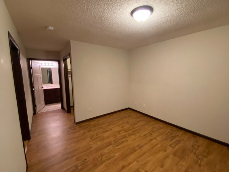 Building Photo - 539 Roosevelt St S