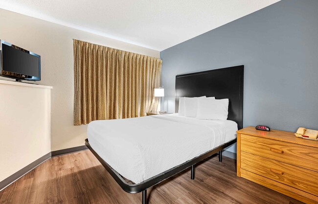 Building Photo - Furnished Studio-Cincinnati - Blue Ash -Re...