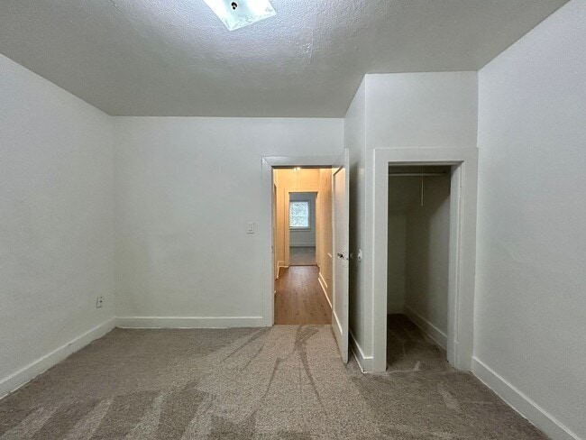 Building Photo - 231 NE 4th Ave