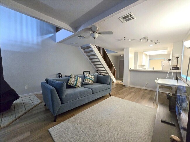 Building Photo - 7122 Wood Hollow Dr
