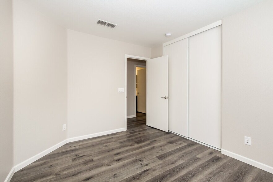 Building Photo - 16218 W Woodlands Ave
