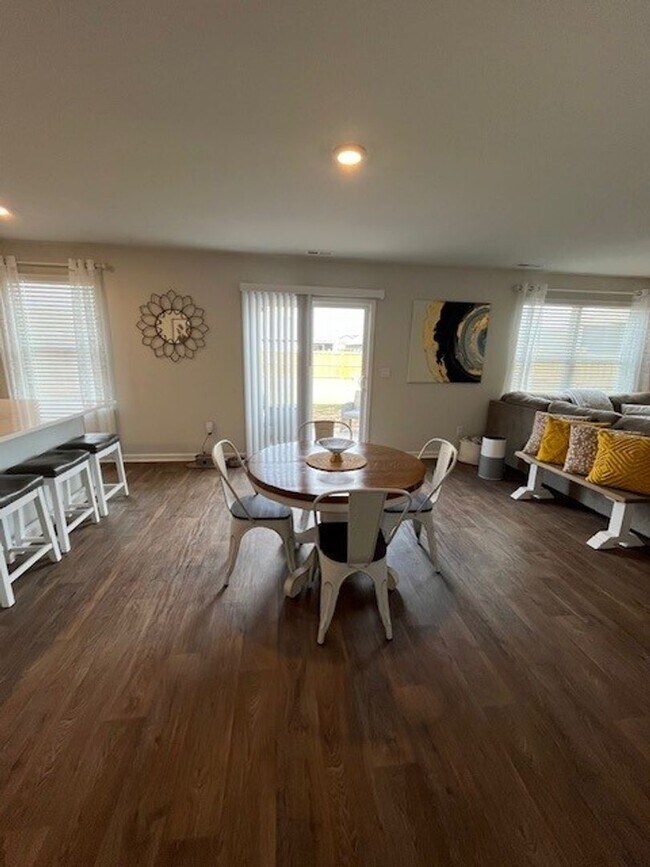 Building Photo - Discover this spacious 4-bedroom, 2.5-bath home in Winnabow, NC
