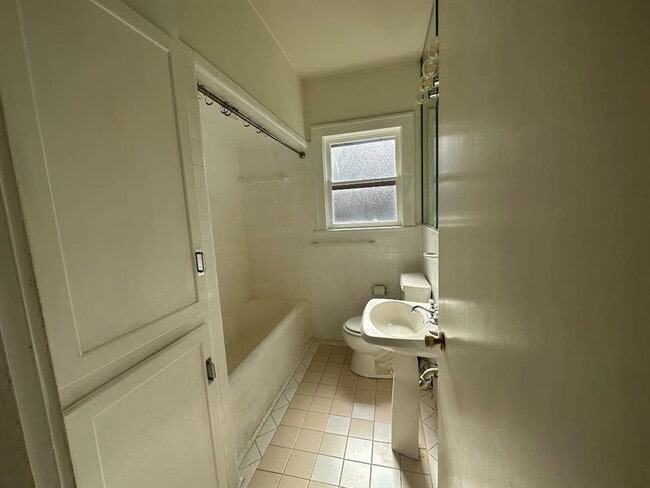 Building Photo - 6656 Sylvan Rd