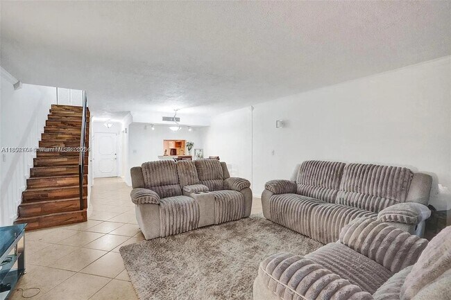 Building Photo - 6483 Racquet Club Dr