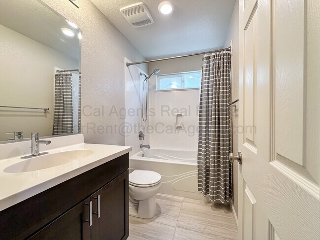 Building Photo - 3331 Rosenblatt St
