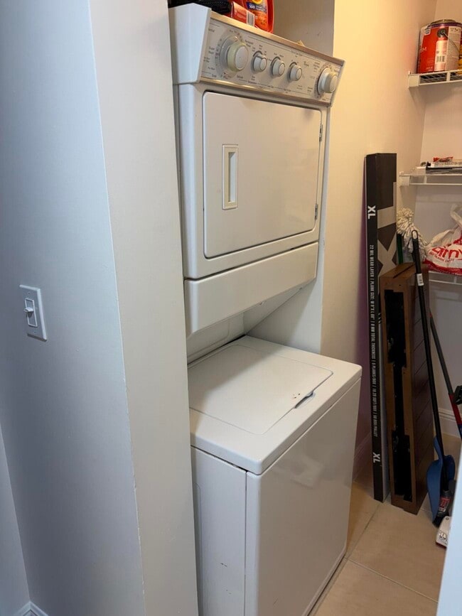 Building Photo - 610 Clematis St