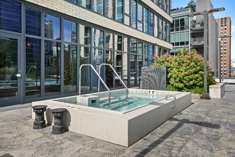 Building Photo - 195 W Superior St