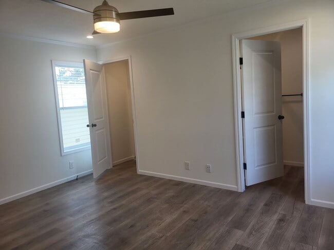 Building Photo - 3 Swan Ln