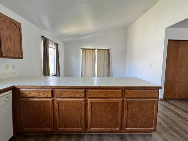 Building Photo - Occupied, do not disturb tenants, Terraced Estates 3br, 2ba, Dbl garage, Central air
