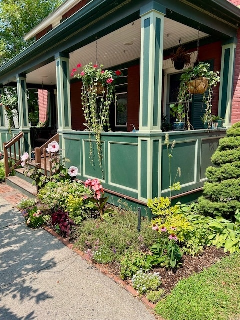 Building Photo - 58 Maple St