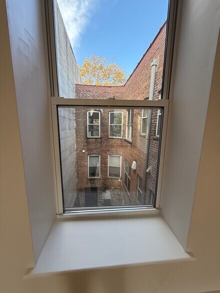 Building Photo - 819 Saratoga Ave